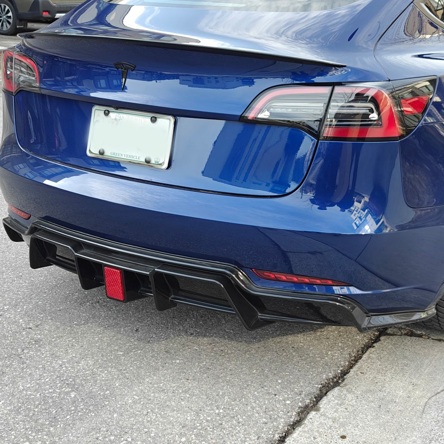 Tesla Model 3 2018-2023 Rear diffuser Style B Gloss Black / Gloss Carbon Fiber Pattern