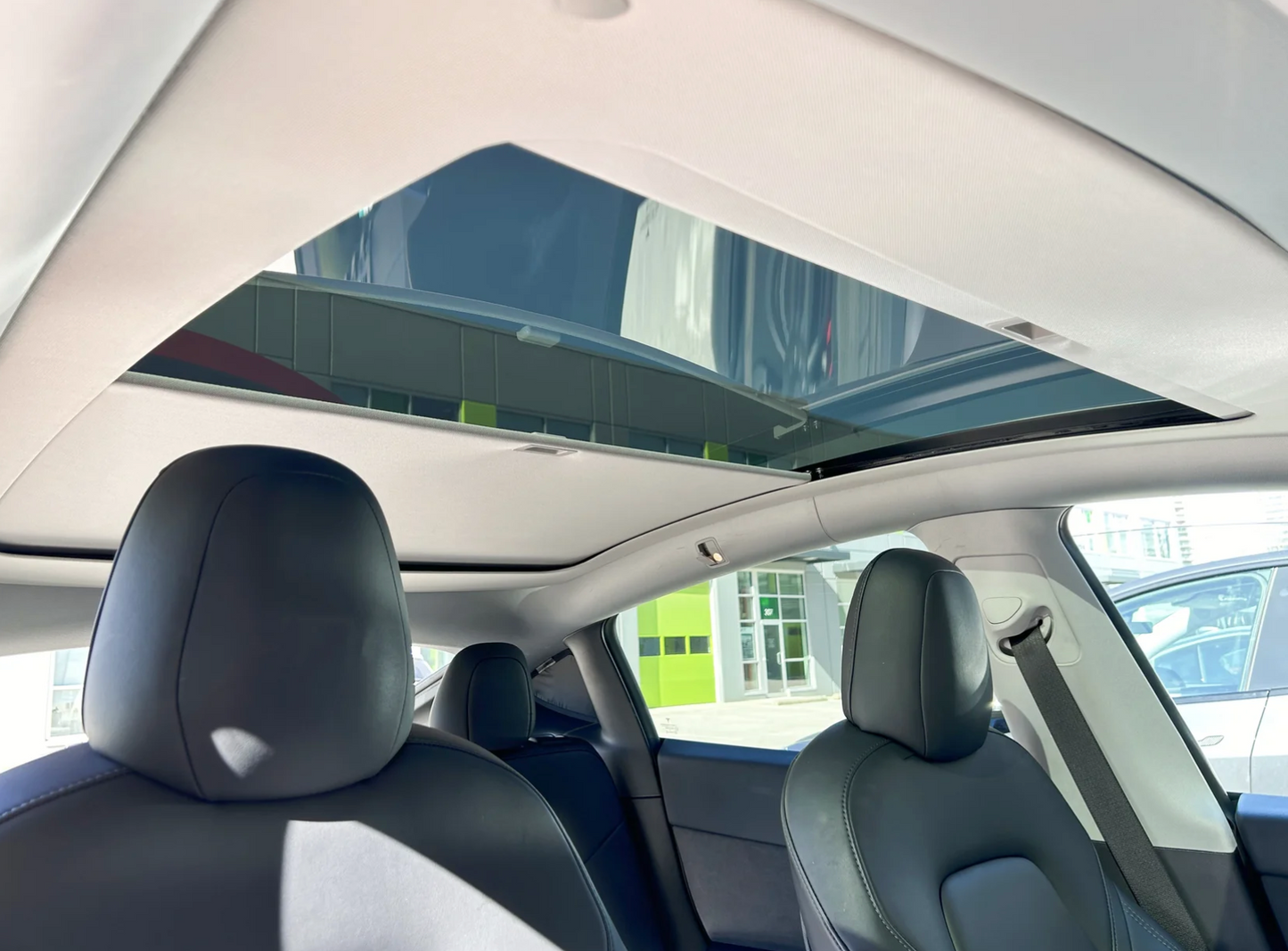 Model Y Retractable Glass Roof Sunshade